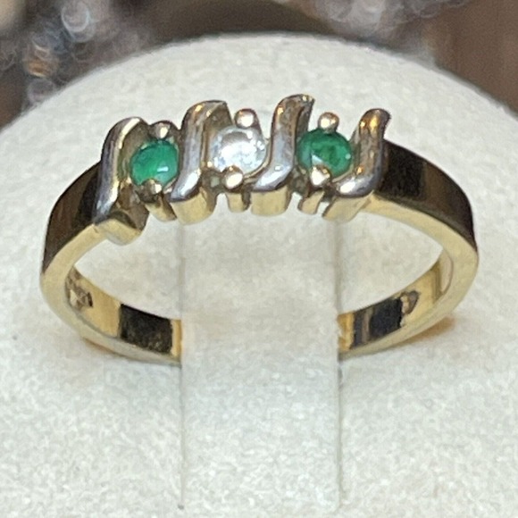 Vintage KOREA Gold Plated Cubic Zirconia Emerald Green Color Band Ring Size 8 - Picture 3 of 6